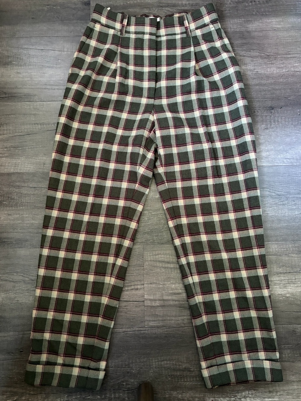 Aritzia Wilfred Dashwood Plaid Pleated Pants Green Cream Burgundy Size 6